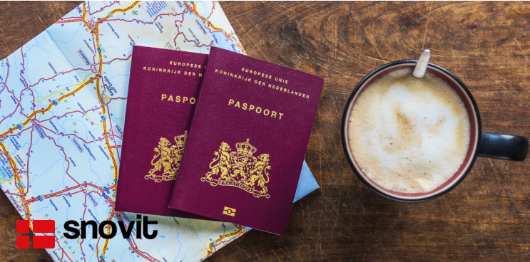 mapa, pasaportes y café